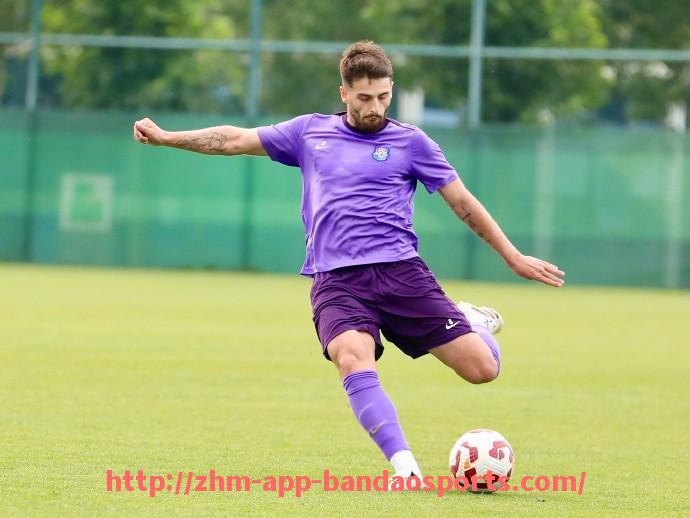 半岛体育app-直播吧足球录像机与CBA直播：如何同时观看篮球与足球