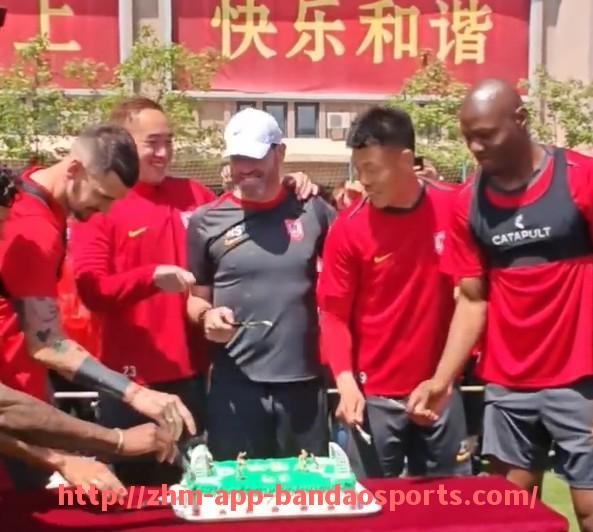 半岛体育app-火箭队主场季后赛比赛氛围及球迷支持热情